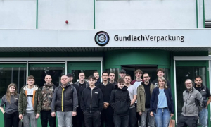 Angehende Medientechnolog*innen besuchen Firma Gundlach